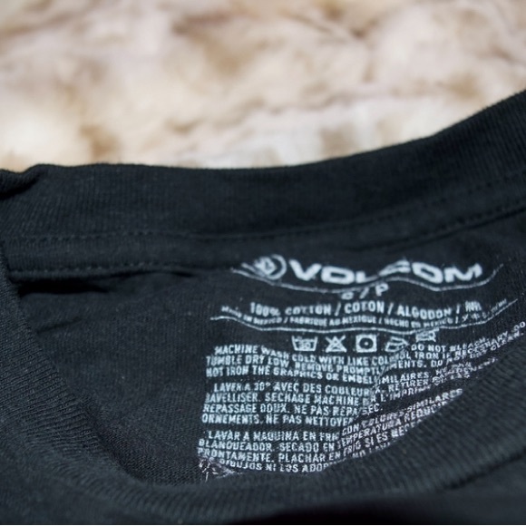 Death Row Records black long sleeve & Volcano black long sleeve - Picture 2 of 5